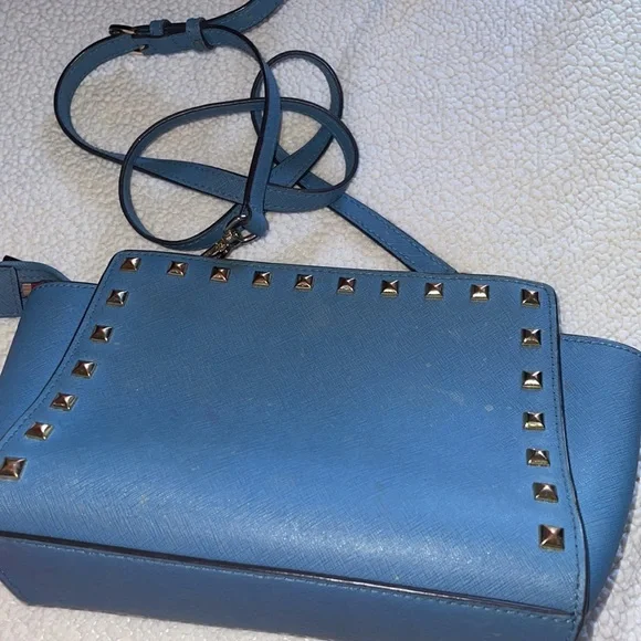 Michael Kora baby blue cross body bag with gold details and studs. - Picture 3 of 4